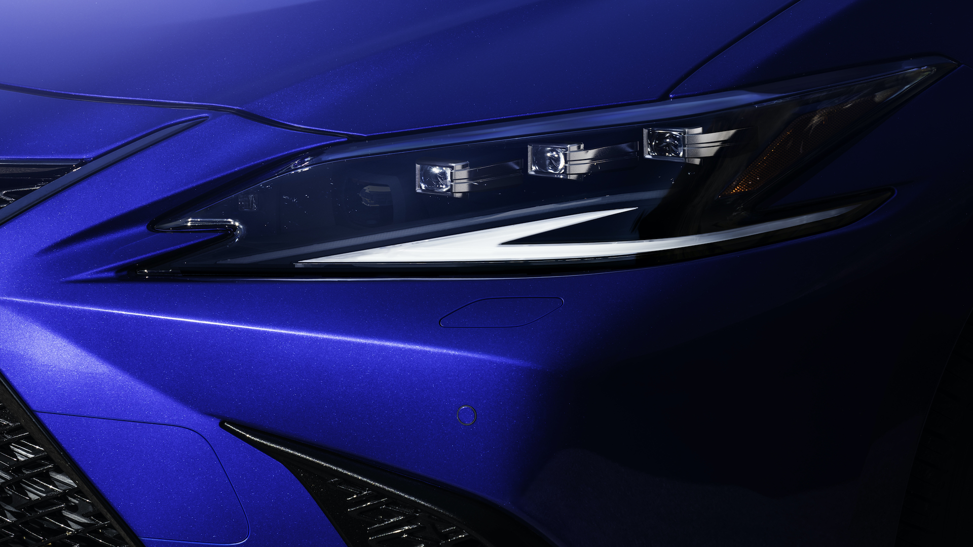 Lexus ES F Sport headlight with BladeScan AHS